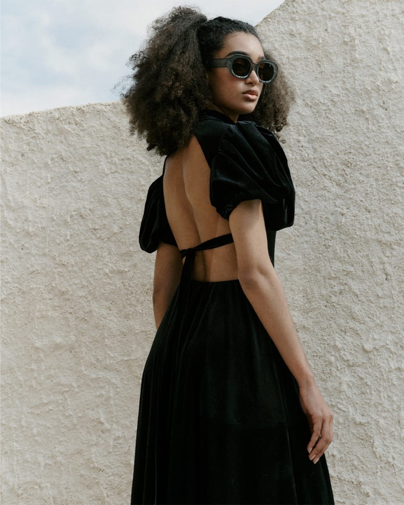 1000x1250px_Welurowa sukienka Nyks 4.jpg