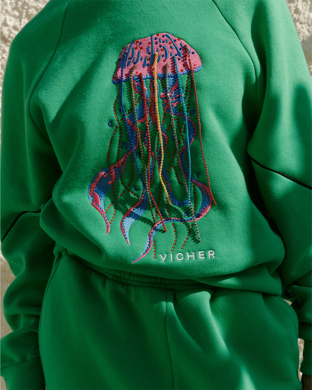 1000x1250px_Bluza dresowa z autorskim haftem Medusa 4.jpg