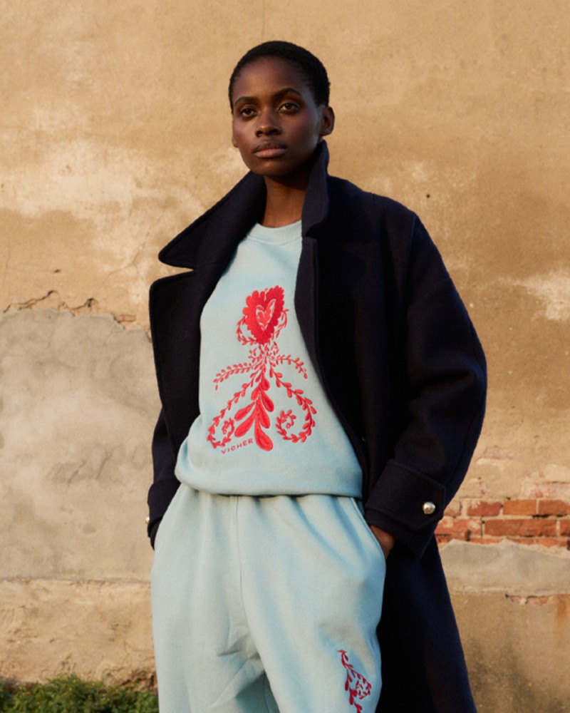 1000x1250px_Heartline Sweatshirt 4.jpg